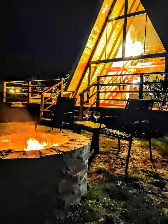 Chale Recanto - Ofuro, Banheira, Vista, Cachoeira E Lago Alexania Ngoại thất bức ảnh