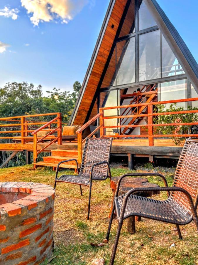 Chale Recanto - Ofuro, Banheira, Vista, Cachoeira E Lago Alexania Ngoại thất bức ảnh