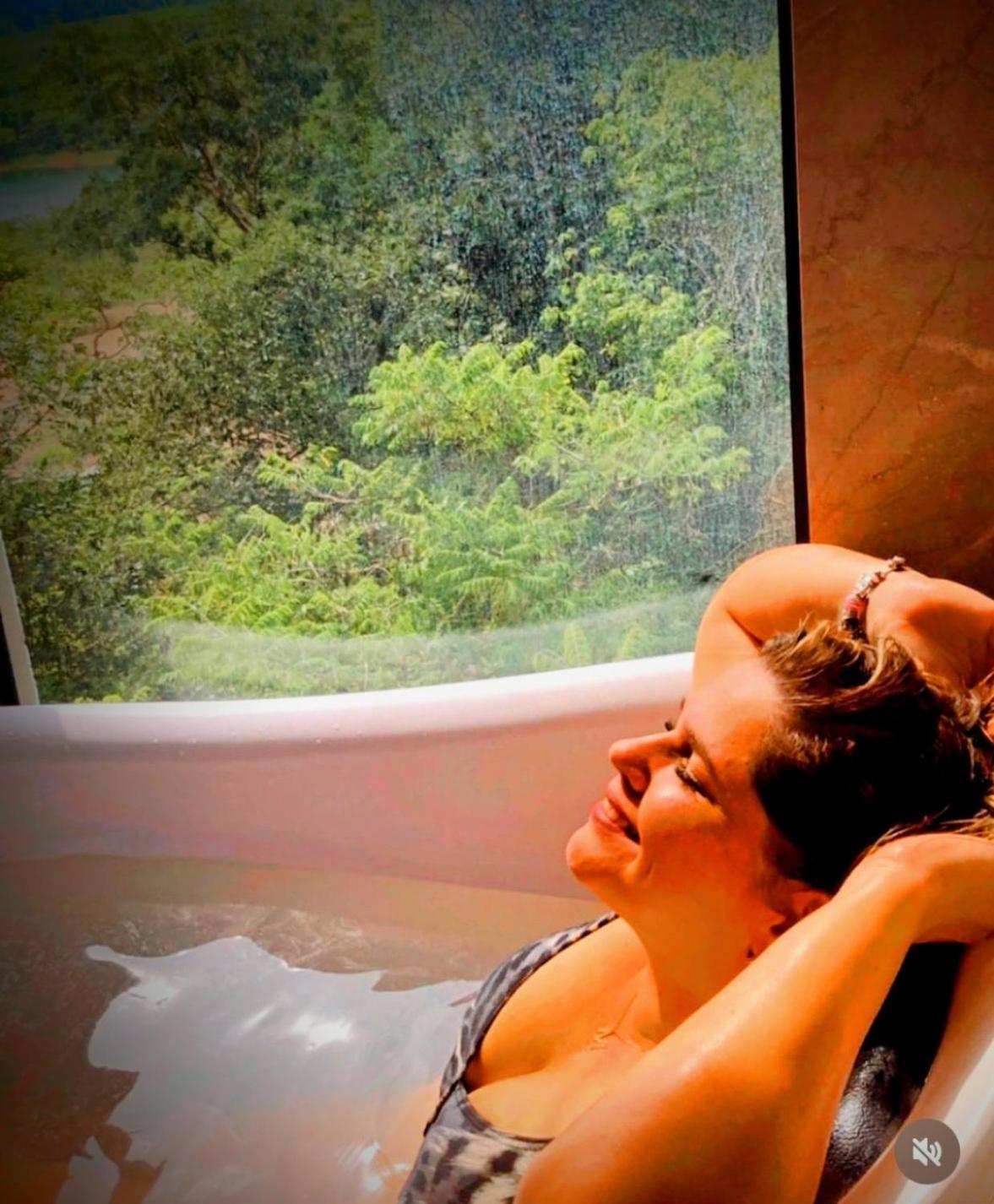 Chale Recanto - Ofuro, Banheira, Vista, Cachoeira E Lago Alexania Ngoại thất bức ảnh