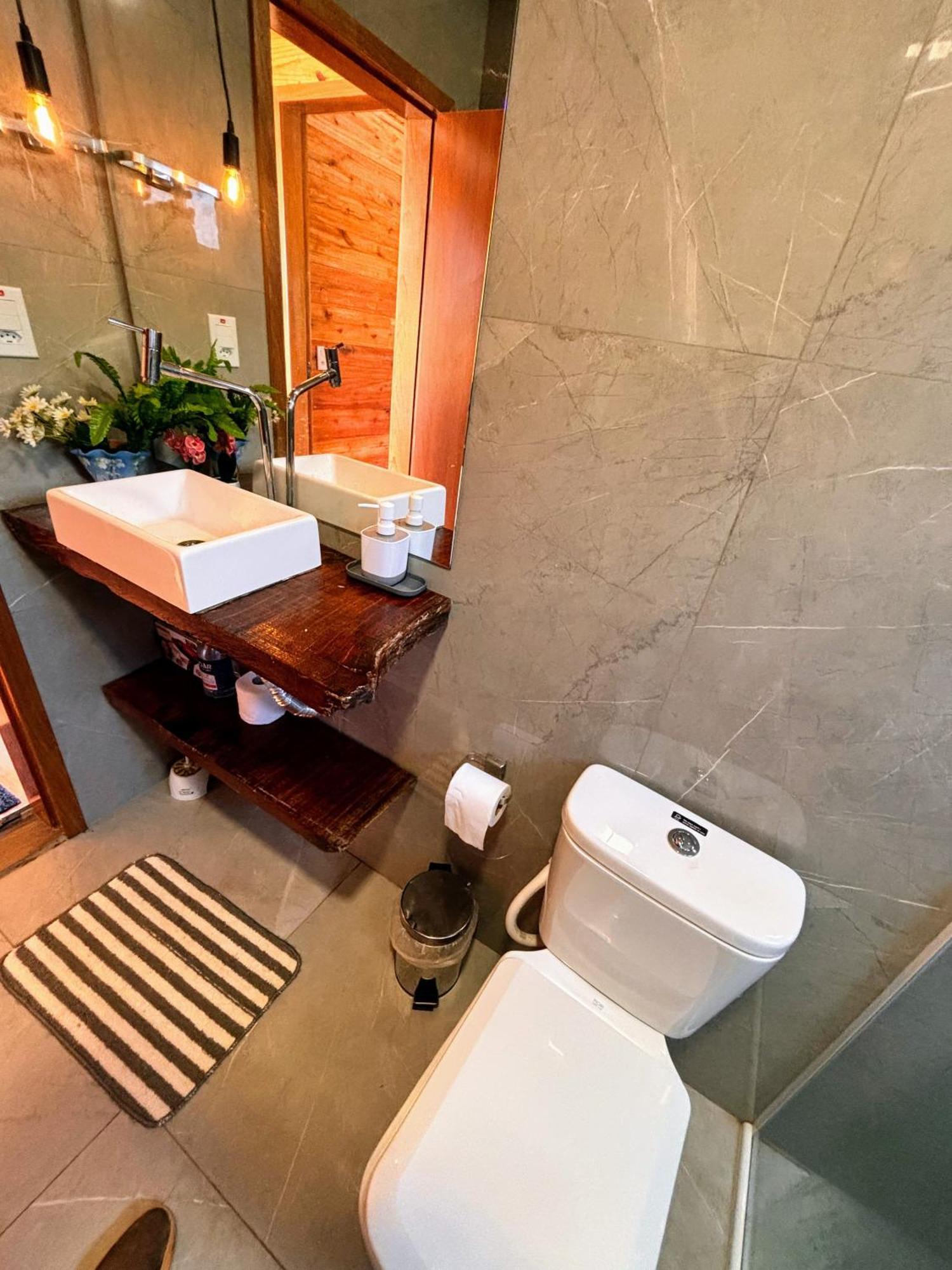 Chale Recanto - Ofuro, Banheira, Vista, Cachoeira E Lago Alexania Ngoại thất bức ảnh