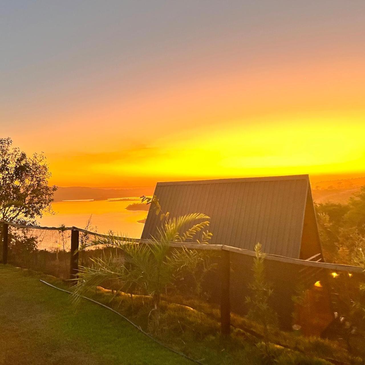 Chale Recanto - Ofuro, Banheira, Vista, Cachoeira E Lago Alexania Ngoại thất bức ảnh